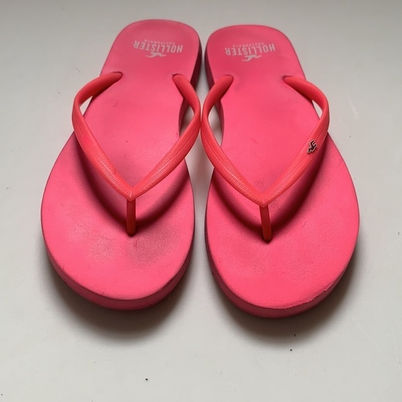 Hollister Co Hot Pink Rubber Flip Flops Women’s Size 7/8 - Picture 2 of 6